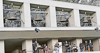 Gekonnt. Die Rockband und das &laquo;ensemble schlagfertig&raquo; bei &laquo;The Rock&raquo; bei der Rarner Felsenkirche: K&ouml;nnerinnen und K&ouml;nner, die &uuml;berzeugten.