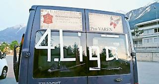 Nicht die feine Art. Leuk-Susten-Anh&auml;nger machen sich &uuml;ber Varens Abstieg lustig. Die Konsequenzen folgen prompt. Die Varner &shy;wollen auf Juniorenebene k&uuml;nftig mit einem neuen Verein zusammenspannen, dem FC Salgesch.