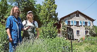 Die Selbermacher. Marcellus Pillen und Manuela Kappenberg haben rund um ihr Heim einen vielf&auml;ltigen Garten angelegt.Fotos wb/daniel berchtold