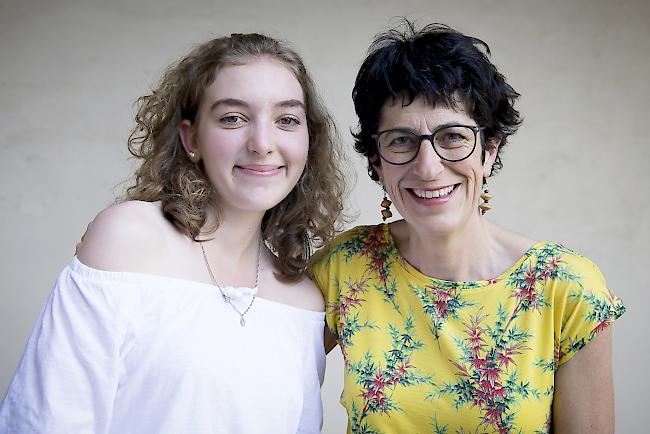 Aline Imesch (16), Zürich, und Karin Walther (48), Brig.