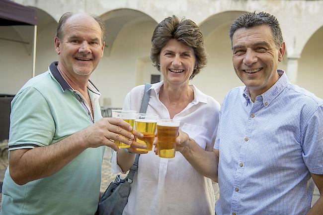 Fredy Julier (61) und Karin Tschopp (51), Brigerbad, sowie Erhard Salzmann (58), Naters.