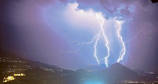 Zeus&rsquo; Pfeile &uuml;ber Sitten. F&uuml;r seine Leidenschaft opfert Fred Walzer gerne seine kurzen N&auml;chte: &laquo;Es ist diese unglaubliche Atmosph&auml;re, die es ausmacht&raquo;, sagt er.