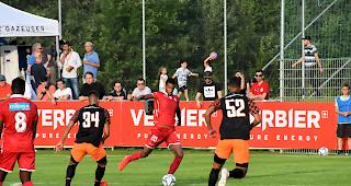 Die Abwehr des FC Sitten hatte gegen Hollands PSV Eindhoven nur selten heikle Momente zu &uuml;berstehen.