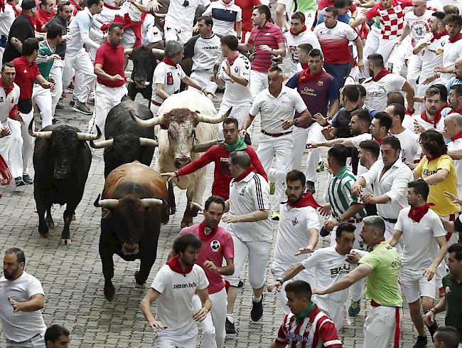 Pamplona. Immer wieder werden Teilnehmer bei der umstrittenen Tierhatz verletzt. 