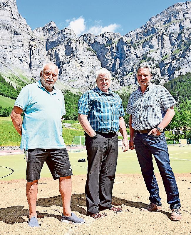 Die OK-Mitglieder Hans Jäger, Kurt Roten und Jürgen Schetter in der Arena.