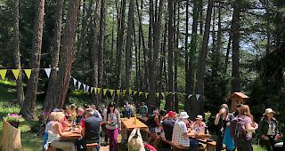 Impressionen von der ersten Musikalischen Genusswanderung in Gampel-Bratsch. Das Konzept fand beim Publikum grossen Anklang. 