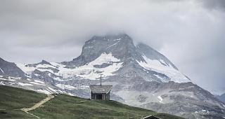 Die beiden Begleiter blieben unverletzt.