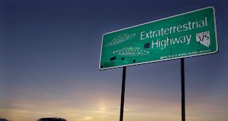 Zahlreiche Fans diskutierten auf Twitter dar&uuml;ber, wie sich die Wachen vor der Milit&auml;rbasis am besten ablenken liessen. Bild: Die ET-Autobahn wurde 1996 vom Gesetzgeber in Nevada eingerichtet und verl&auml;uft entlang der Ostgrenze von Area 51, einer Milit&auml;rbasis auf dem Nevada-Testgel&auml;nde. (Archivbild)