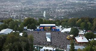 Heimspiel. &Uuml;ber 15'000 Zuschauer liessen sich auf dem Gurten von der Berner Band Patent Ochsner verzaubern.