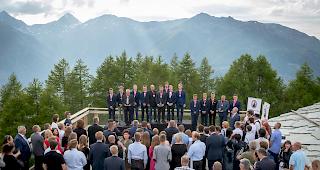 Preisverleihung in der Kategorie &laquo;F&uuml;nfkampf&ndash;Mannschaftswertung&raquo; der Herren. Die Schweiz erreichte den vierten Platz.