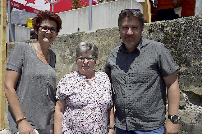 Christine (52), Caroline (74) und Christoph (49) Grand aus Susten.