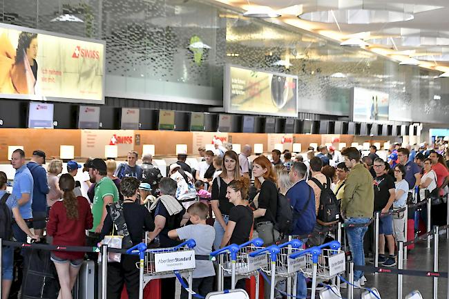 Kein gutes Zeugnis. Jeder vierte Flug ab Zürich ist laut einer neuen Studie verspätet. 