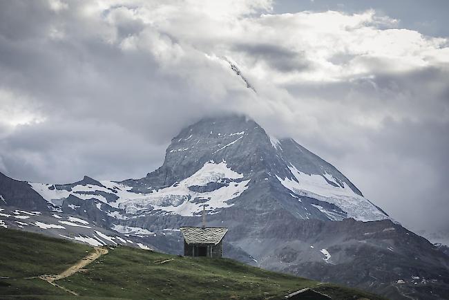 Matterhorn. Am Matterhorn kam am Dienstag ein Alpinist ums Leben.