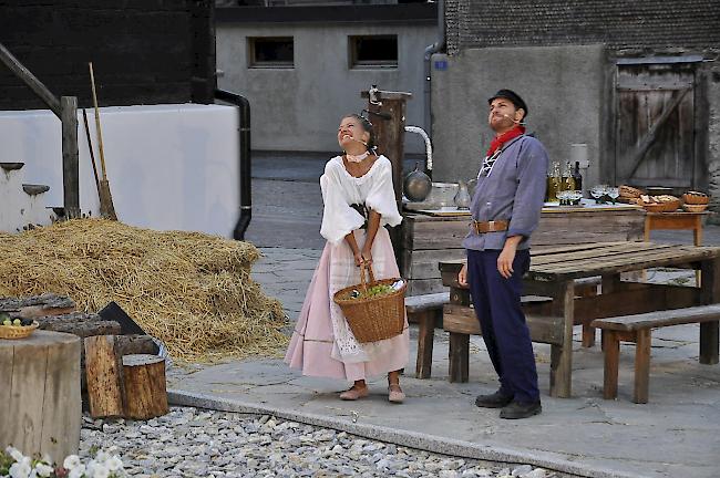 Klärchen (Myriam Mazzolini) trifft sich mit Jochen Most (Gabriel Zurbriggen).