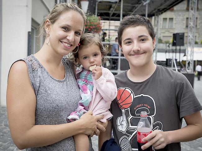 Nadine (31), Milea (18 Monate) und Yannick Nellen, Bitsch.