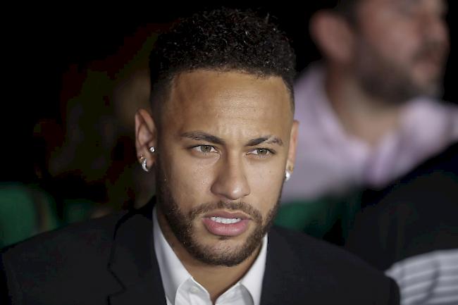 Die brasilianische Polizei hat keine Beweise gefunden, dass PSG-Star Neymar Mitte Mai ein Model zu Sex gezwungen haben soll.