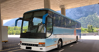 Gef&auml;hrlich. Dieser ukrainische Reisebus wurde am Montag in St-Maurice aus dem Verkehr gezogen. Das Fahrzeug wies erhebliche technische M&auml;ngel auf.