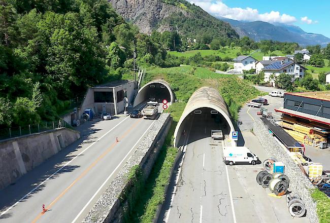 In den kommenden Wochen wird der A9-Gamsentunnel nachts wie auch tagsüber mehrmals gesperrt. Der Verkehr wird über die Kantonsstrasse umgeleitet.