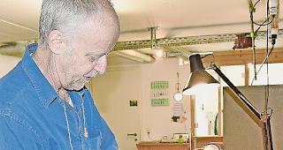 Auseinandernehmen. In Einzelteile zerlegen und reinigen &ndash; erst dann gehts ans Schleifen.