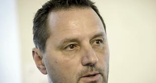 Das Bundesgericht hat einen Rekurs von Jean-Marie Bornet, des fr&uuml;heren Mediensprechers der Walliser Kantonspolizei, gegen seine Entlassung abgewiesen.&nbsp;