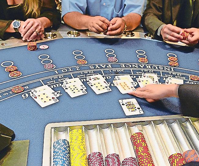 Ausgezockt. Ein junger Oberwalliser hat das Vertrauen seines Chefs missbraucht und ihm  anvertraute Gelder in Spielcasinos verspielt.