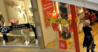 Wie das Staatssekretariat f&uuml;r Wirtschaft mitteilte, ist die Kauflaune in der Schweiz im Sommer ged&auml;mpft geblieben.