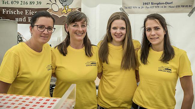 Jasmine Zenklusen (37), Daniela Imboden (53), Maria Carina Gerold (25) und Armanda Züst (34) aus Simplon Dorf.