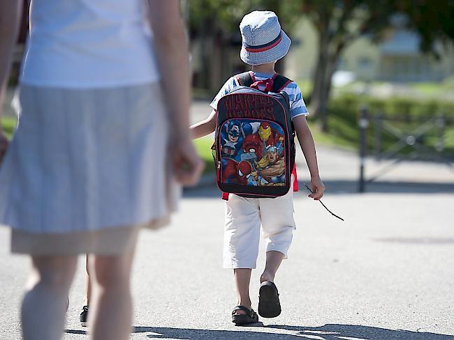 Gemäss Bundesamt für Strassen seien allein im letzten Jahr elf Kinder getötet und 172 weitere schwer verletzt worden, schreibt der VCS in einer Mitteilung vom Montag. Ein Drittel der Unfälle geschehe auf dem Schulweg. (Symbolbild)