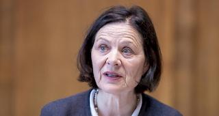 &laquo;Zeichen setzen&raquo;. Staatsr&auml;tin Esther Waeber-Kalbermatten k&uuml;ndigt eine Aufstockung des Pr&auml;mienverbilligungstopfs an.