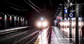 Pl&ouml;tzlich verlangten die beiden die Herausgabe ihres Portemonnaies: Der eine Z&uuml;ckte die Waffe, und der andere drohte, seinen Hund auf sie zu hetzen. (Symbolbild)