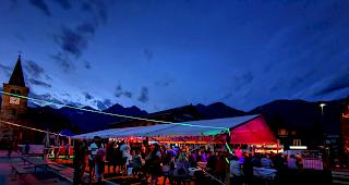 Beach Event Gr&auml;chen. Mit dem traditionellen L&auml;ndlerabend wurde am Freitag die 18. Ausgabe eingel&auml;utet.