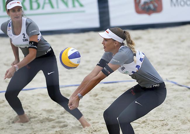 Die Schweizerinnen Joana Heidrich (links) und Anouk Vergé-Dépré spielen an der EM in Moskau um die Bronzemedaille.