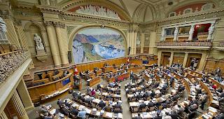 Qual der Wahl. Die Walliser k&ouml;nnen zwischen 236 Kandidatinnen und Kandidaten auf 40 verschiedenen Listen ausw&auml;hlen.