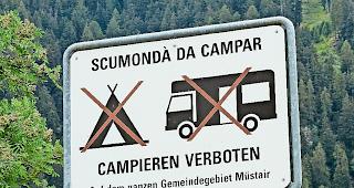 Klare Vorgabe. Verbotstafel in M&uuml;stair im Kanton Graub&uuml;nden.