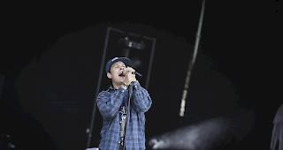 Andrew Fisher von &laquo;Basement&raquo; gibt auf der White Stage Vollgas. 