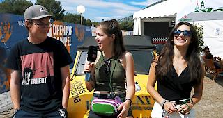 Reto und Catarina (rechts) sind etwas m&uuml;de in den Tag gestartet, nun aber wieder bereit f&uuml;r eine weitere Ladung Gampel-Power.