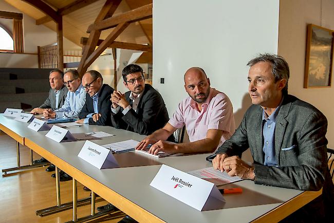 Das Arbeitsverhältnis von Umwelt-Chef Joël Rossier (rechts) hätte Ende Oktober geendet. Nun wurde er vom Staatsrat vorzeitig freigestellt. (Archivbild 2018)