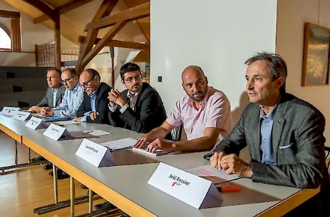 Das Arbeitsverhältnis von Umwelt-Chef Joël Rossier (rechts) hätte Ende Oktober geendet. Vergangene Woche wurde er vom Staatsrat jedoch vorzeitig freigestellt.