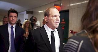 Filmproduzent Harvey Weinstein beim Gang vor das Oberste Gericht in New York, wo am Montag eine Anh&ouml;rung in Zusammenhang mit seinem bevorstehenden Prozess stattgefunden hat. 

