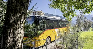 Verlassen die Sch&uuml;ler das Gel&auml;nde des Kindergartens Hubel, kann ihnen auf dem Trottoir regelm&auml;ssig 
ein Postauto entgegenkommen.