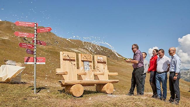 Einweihe. Champagner aufs neue Edelweiss Bänkli auf Sorebois.