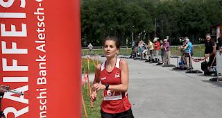 Die Laldnerin Sabine Kuonen gewinnt die Frauenwertung &uuml;ber die 21 km.