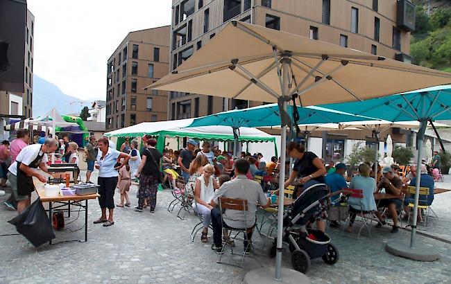 Zahlreiche Besucher fanden am Samstag den Weg zum Café Zuckerpuppa in Naters. 