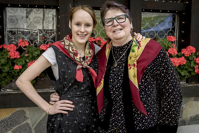 Nicoline Supersaxo (16) und Emanuela Berchtold (56), Saas-Fee.