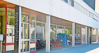 <b>Wechsel.</b> Nach dem Umzug der Mediathek ins &laquo;Hofji&raquo; werden die frei gewordenen R&auml;umlichkeiten im Untergeschoss f&uuml;r die Tagesschulstruktur verwendet. Zuvor braucht es aber einen Umbau.