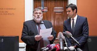 Jean-Paul Gschwind, Nationalrat CVP-JU und Pr&auml;sident Gerichtskommission, links, und Matthias Aebischer, Nationalrat SP-BE und Mitglied der Gerichtskommission, &auml;ussern sich w&auml;hrend einer Pressekonferenz am Mittwoch in Bern.