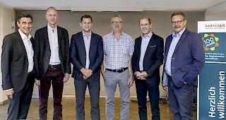 Strahlende Gesichter.&nbsp;&nbsp;Freude herrschte bei den Beschenkten und den Spendern. Foto Th. Andenmatten