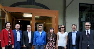 <b>Verleihung.</b> Staatsr&auml;tin Esther Waeber-Kalbermatten, Joe Zurbriggen und Josef Fux, Mario Matrella, Rilana Troger, Ernestine Karlen, Andreas Holzer und Martin Kalbermatten. (von links)