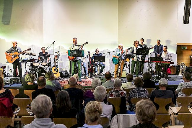 Die Band «remember» mit Verstärkung an der Buchtaufe von Yesterday».