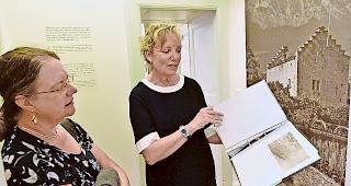 Lehrreich. Brigitte Duvillard wusste viel Wissenswertes &uuml;ber Rilkes Zeit im Wallis und dessen Beziehung zum Weinbau zu berichten.Foto wb